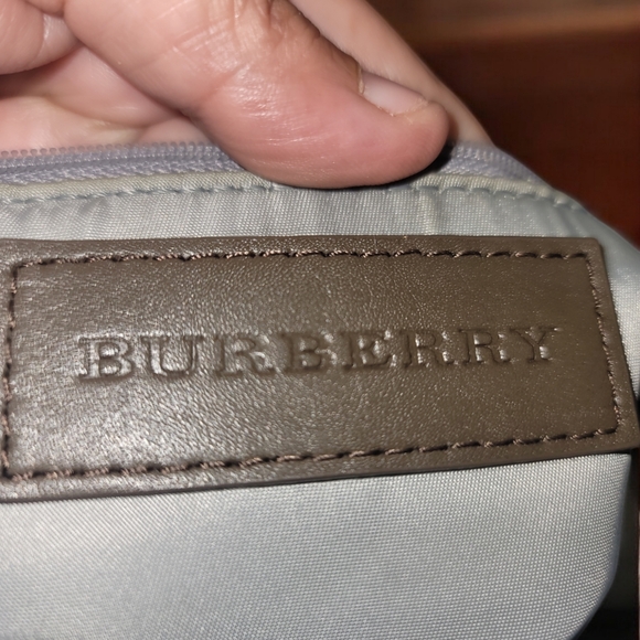 Burberry Buckleigh Check NYLON AND LEATHER Tote Bag In Great CONDITION - Picture 10 of 14